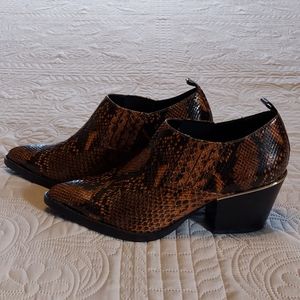 Bleecker & Bond size 10 Bootie